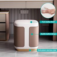 Coiffeuse moderne de luxe avec plateau en dalle de roche et tiroirs à bijoux en velours, miroir LED et tabouret en cuir technologique pour chambre à coucher.