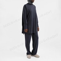 Ensemble de sport élégant gris anthracite pour femmes musulmanes, comprenant une tunique ample et un pantalon droit à revers effilés, avec étiquette personnalisée, vente en gros