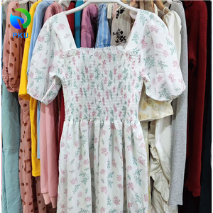 ชุดเดรสลายดอกไม้ แบรนด์ PKU รุ่น PKU-023 คอ<span class=keywords><strong>วี</strong></span> แขนยาว ดีไซน์หรูหรา พร้อมจีบ  กระเป๋าแ<span class=keywords><strong>ล</strong></span>ะของใช้ทั่วไปมือ<span class=keywords><strong>สอง</strong></span> ผ้าชีฟอง - Product Image 1