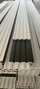 Panneaux muraux intérieurs et extérieurs modernes de qualité supérieure, imperméables, en WPC, décoratifs, ignifuges, à lattes de bois, à rayures, à carreaux, garantie 5 ans - Product Image 3