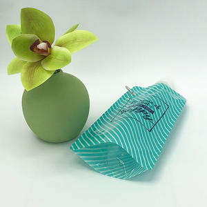 Bolsa de sellado térmico ligera con impresión personalizada, Bolsa duradera a prueba de fugas, bolsa de pie con pico con asa para agua líquida - Product Image 4