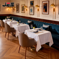 Ensemble de table et de chaises de restaurant J2S, mobilier commercial, sièges en cuir, tables rectangulaires, projets d'intérieur modernes