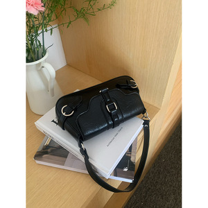 กระเป๋าสะพายไหล่สไตล์มอเตอร์ไซค์สำหรับผู้หญิง หนังลายสีดำ หัวเข็มขัดแม่เหล็ก กระเป๋าสะพายข้าง ใช้ได้ทุกวัน - Product Image 2