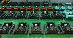 Cortadora de Césped Industrial a Control Remoto, con Orugas, Motor de Gasolina de 16 HP, Motor de 4 Tiempos, para Subir Pendientes en Huertos - Product Image 6