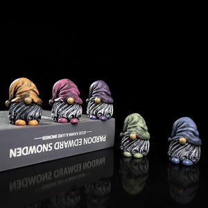 ประติมากรรมคนแคระในสวน ตุ๊กตาเรซิ่น ตกแต่งคริสต์มาสในร่มและกลางแจ้ง ตกแต่งสวนบ้าน ตุ๊กตาโนม รูปทรงแปลกตา - Product Image 1