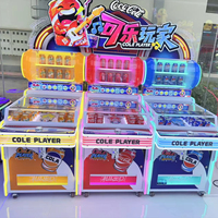 Jeu d'arcade de frappe de bouteilles Cole Player : Distributeur de boissons réfrigérées avec des prix « gagnez une boisson »