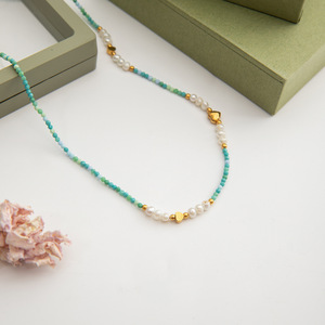 Collar con forma de corazón con perla de agua dulce y piedra natural azul, colgante romántico de acero inoxidable chapado en oro de 18 quilates. - Product Image 4