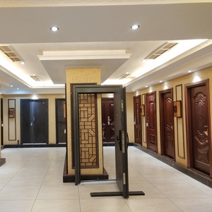 <span class=keywords><strong>Porte</strong></span> <span class=keywords><strong>d</strong></span>'<span class=keywords><strong>entrée</strong></span> en acier <span class=keywords><strong>de</strong></span> <span class=keywords><strong>sécurité</strong></span> moderne personnalisée, aspect bois PVC, avec verre, surface finie imperméable et anti-UV, pour usage hôtelier - Product Image 6