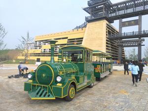 CE-gecertificeerde Trem Turistico Resort toeristische trein, luxe gekleurde aantrekkelijke toeristische trein voor commerciële attracties - Product Image 2