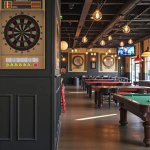 Máquina de dardos electrónica comercial de madera para fiestas, 4 juegos, 12 dardos con 100 puntas de repuesto - OEM/ODM disponible - Product Image 1