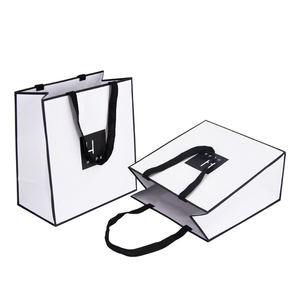 Hdpk Tùy Chỉnh Thấp Moq Thương Hiệu Riêng Logo Giấy Sang Trọng Mua Sắm Quà Tặng Túi Quần Áo Túi Giấy Trang Sức Cửa Hàng Túi Giấy - Product Image 3