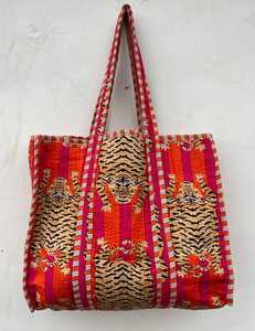 Sac fourre-tout matelassé en coton, motifs uniques imprimés au bloc, sac à bandoulière pour voyage et shopping - Product Image 6