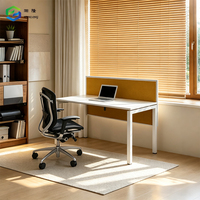 Bureau et chaise de travail à domicile modernes et minimalistes avec plateau en bois pour espace de travail à distance