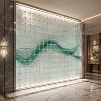 Paravent décoratif personnalisé en acier inoxydable et verre, design géométrique en grille, style moderne, construction durable pour hôtel et salle de banquet