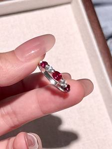 แหวนเงินแท้ 925 ยี่ห้อ UM Jewelry ประดับด้วยไพลินสีน้ำเงินสังเคราะห์แบบซันเซ็ตและฟรอสต์ และเพชรซิคอนสีขาว สำหรับผู้ชายและผู้หญิง สวมใส่ได้ทุกวัน งานแต่งงาน และงานปาร์ตี้ - Product Image 6