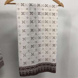 Vente en gros 110x110cm Coton Voile Écharpe Imprimé Ethnique Bandana Tudung Bawal pour les Femmes Malaisiennes - Product Image 5