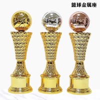 Trophée de football en résine de sport Trophée du joueur MVP Gold Globe Award Compétition Trophée de football créatif pour la décoration de bar