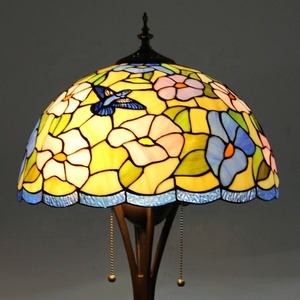 Lámpara de Pie Estilo Tiffany LongHuiJing con Pantalla de Vidrio con Diseño de Colibrí, Lámparas de Pie para Decoración del Hogar - Product Image 4
