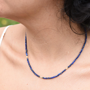 Delicado Collar de Varias Capas con Cuentas de Lapislázuli Azul <span class=keywords><strong>Oscuro</strong></span> y Perlas, Chapado en Oro sobre Acero Inoxidable - Product Image 1