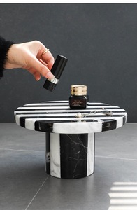<span class=keywords><strong>Plateau</strong></span> en <span class=keywords><strong>marbre</strong></span> simple support à gâteau rond rayé <span class=keywords><strong>noir</strong></span> et blanc support à bijoux <span class=keywords><strong>table</strong></span> de rangement - Product Image 6