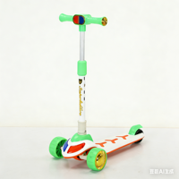 Trottinette à trois roues en plastique pour enfants, avec musique et éclairage, pliable, hauteur réglable, design cool, utilisation en extérieur, puissante