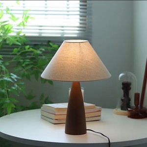 Lámpara de Mesa Retro de Madera Maciza, Base para Bombilla LED E27, Control de Interruptor, Iluminación Ambiental Decorativa para Dormitorio y Sala de Estar - Product Image 1