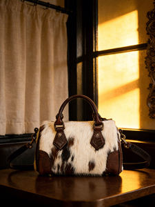 HALFWORK Sac Boston en <span class=keywords><strong>cuir</strong></span> de vachette pleine fleur, design robuste, pour femme, en <span class=keywords><strong>cuir</strong></span> tanné végétal, avec broderie sculptée, sac coussin, sac fourre-tout - Product Image 4