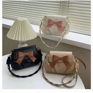 Sac bandoulière plissé Bowspure 2024 Nouvelle Collection Femme Style Rétro avec Grand Nœud, en PU, Fermeture Éclair, Couture Câblée, Décontracté - Product Image 5