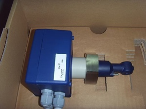 202756/15-607-0-82/767,914,941 Sensor de Concentración Integrado de Conductividad Inductiva Higiénica CTI-750 - Product Image 1