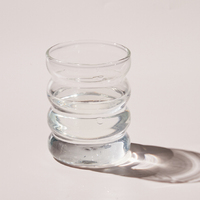 Gobelets en verre modernes en gros, grande capacité, étanches, réutilisables, portables, design créatif ondulé pour le thé, le café, le lait, usage domestique