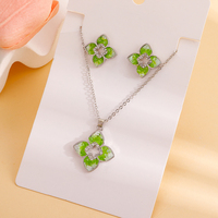 Fleur Diamant Collier Boucles D'oreilles Ensemble Femmes Brillant Alliage Or Trèfle Pendentif Collier et Boucles D'oreilles Ensemble pour Cadeau