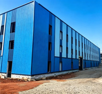 Hangar agricole préfabriqué en acier moderne, durable, anti-corrosion et coupe-vent pour le stationnement de tracteurs, le stockage de foin et l'entreposage d'équipements miniers