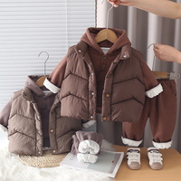 Ensemble Hiver Garçon 2026 Nouveau Style – Tenue Décontractée Bébé Enfant Doublée Polaire Épaisse Trois Pièces – Vêtements Enfants Tendance