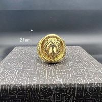 Vente en gros de bijoux en acier inoxydable plaqué or 18 ct avec logo personnalisé pour hommes bagues de doigt de classe tête de lion en or gravé pour hommes (SR018)