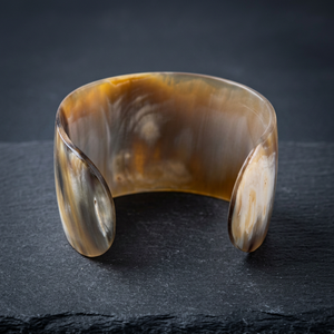 Bracelet manchette moderne en corne de buffle faite à la main, écologique, forme naturelle, collection d'art, élégant, pour femme - Falak World Export - Product Image 1