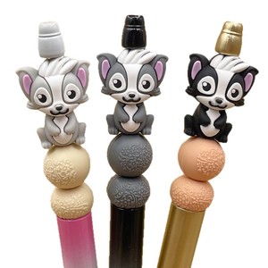 Nuevas llegadas: Cuentas focales de silicona 3D creativas con forma de gambá para la fabricación de bolígrafos, llaveros y joyas. - Product Image 1