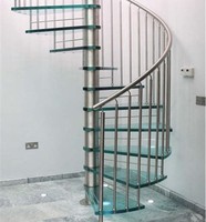 Escaliers en acier inoxydable de luxe intemporels: ornés de balustrades en bois pour un loft luxueux et aéré