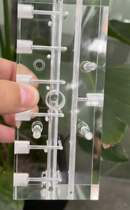 Tıbbi sıvı Test tüpü tutucu Splitter için özelleştirilmiş CNC işleme yüksek şeffaf akrilik CNC freze akrilik parçaları - Product Image 6