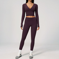 Set Pakaian Olahraga Wanita Logo Kustom, Atasan Crop Top Lengan Panjang Berkerut, Legging Yoga Kontrol Perut Elastis Tinggi, Setelan Fitness Dua Potong