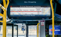 Écran LCD ultra large de type barre de 28,6, 29, 37, 37,6 pouces pour bus, métro, train, passagers