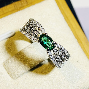 Anello Traforato a Forma di Spiga di Grano Stile Smeraldo per Donne, Elegante Gioiello da Dito di Design - Product Image 2
