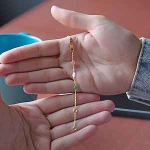 Braccialetto Personalizzato per <span class=keywords><strong>Bambini</strong></span> con Catena in Oro 18K e Barretta in Acciaio Inossidabile con Cuori Smaltati Colorati - Product Image 2