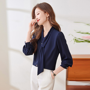 2025 <span class=keywords><strong>Moda</strong></span> Blusa de gasa de manga larga con cuello en V para mujer Tops de oficina para mujer con lazo liso teñido 8306 Blusas - Product Image 1