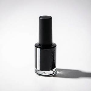 Vernis à ongles solide 10ml True Black Formule K-Beauty Soin quotidien de la peau Tous types de peau - Product Image 1
