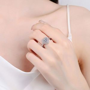 Juego de Joyería de Circonio Fino al por Mayor para Mujer - Juego de Anillo, Collar y Aretes con Baño de Rodio en Forma de Corazón para Compromiso, Aniversario o Fiesta - Product Image 6
