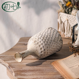 Jarrón de Metal Rústico con Textura Martillada, Tamaño Grande, Hecho a Mano para Decoración del Hogar - Product Image 5