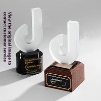 Trophée TikTok personnalisé en métal et cristal, modèle 'Live Fast Hand', pour influenceurs e-commerce et millions de souvenirs, plaques commémoratives
