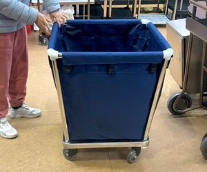 하이 퀄리티 스테인레스 스틸 병원 및 호텔 룸 서비스 세탁 트롤리 현대적인 디자인과 블루 가방 린넨 바구니 욕실 사용 - Product Image 5