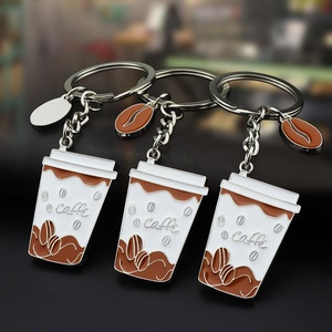 Vente en gros de <span class=keywords><strong>porte</strong></span>-clés en métal avec logo personnalisé DIY de qualité Cartoon Cute <span class=keywords><strong>POP</strong></span> Design <span class=keywords><strong>Mini</strong></span> Cup Ice Milk Coffee Keychain en émail doux pour filles - Product Image 1