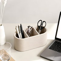 Support de pinceaux de maquillage esthétique en cuir côtelé à 3 emplacements, organiseur de vanité pour pinceaux cosmétiques et rangement de produits de soin sur le bureau